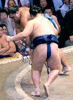 Kotomitsuki derails Musashimaru Express at autumn sumo